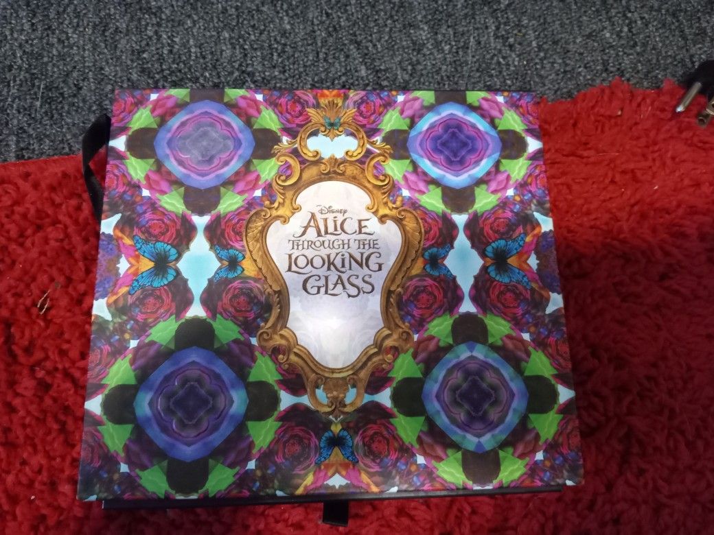 Alice Through The Looking Glass Palette
