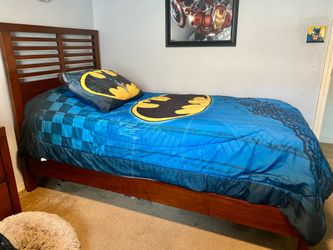 Twin bed/ base, colchones y edredón