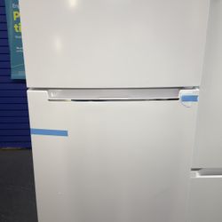 Element 17.6 cu. ft. Top Freezer Refrigerator - White (ENR18TFGCW)