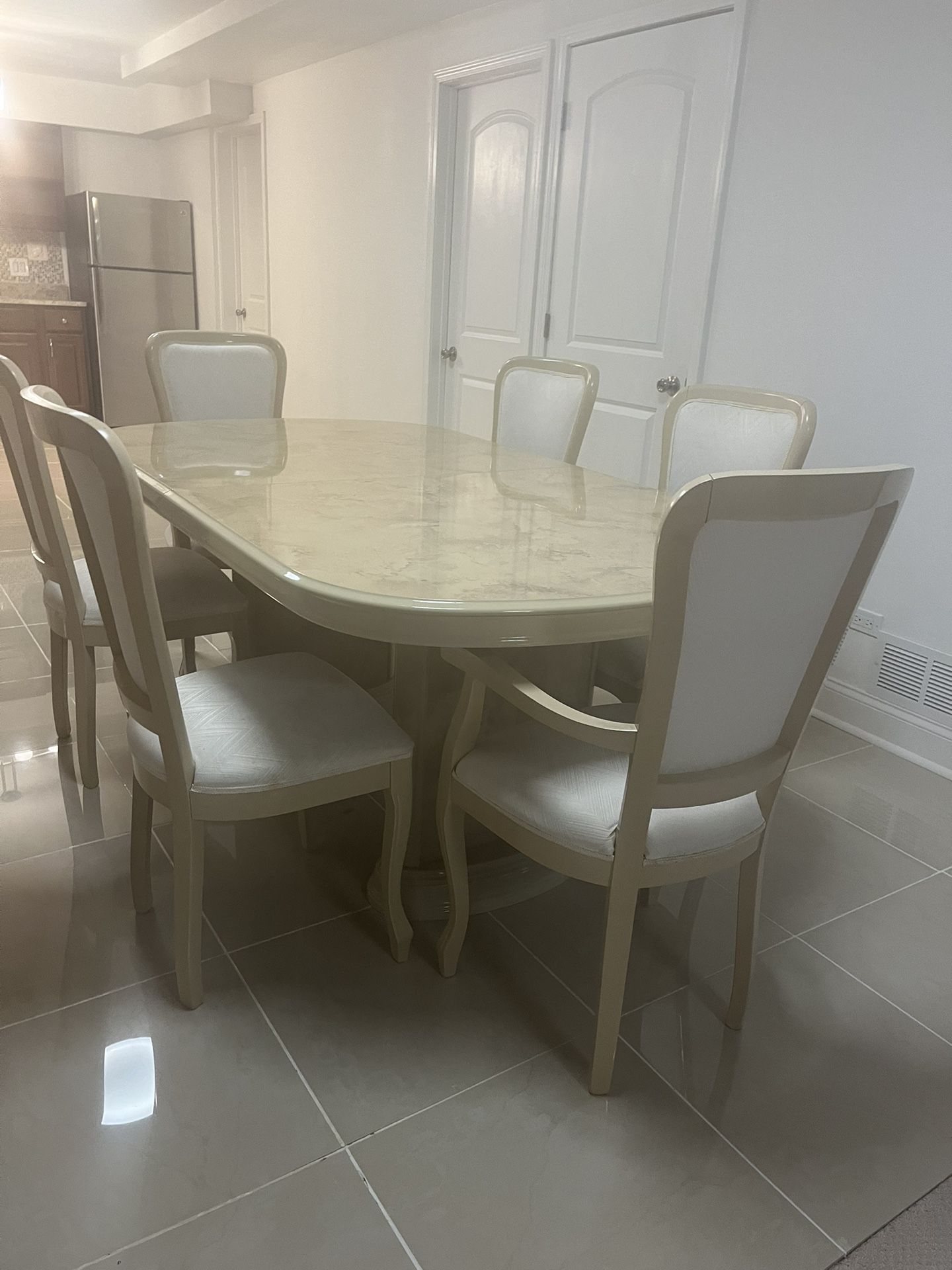 Dining Table With 6 Matching Chairs