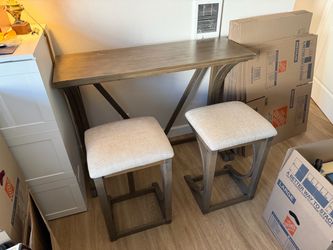Counter-Height Table with 2 Stools — Extendable