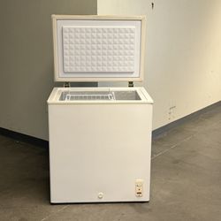 5 Ft.³ GE Chest Freezer Delivery Available