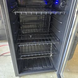 Mini Fridge (Beverage Cooler)