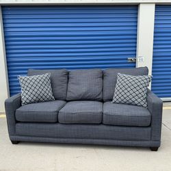 FREE DELIVERY 🚚🚛🚚 Beautiful Blue Lazy Boy