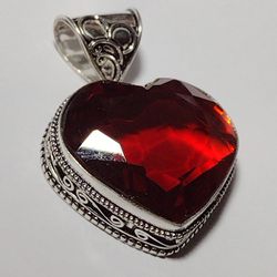 **NEVER USED**VINTAGE FASHION 925 SILVER & RED CUSTOM CRYSTAL AMULET LUCKY MASCOT**16.7GR**32X29X11.4MM**