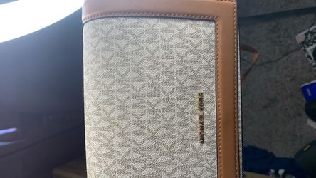 Micheal Kors purse