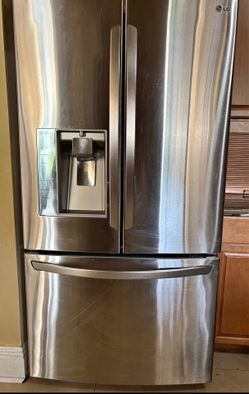 LG FRENCH DOOR RUNS PERFECTLY DELIVERY AND INSTALATION INCLUDE  JUST : 550
