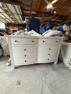 8 Drawer White Dresser