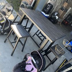 Wood Kitchen Table w/4 barstool Chairs