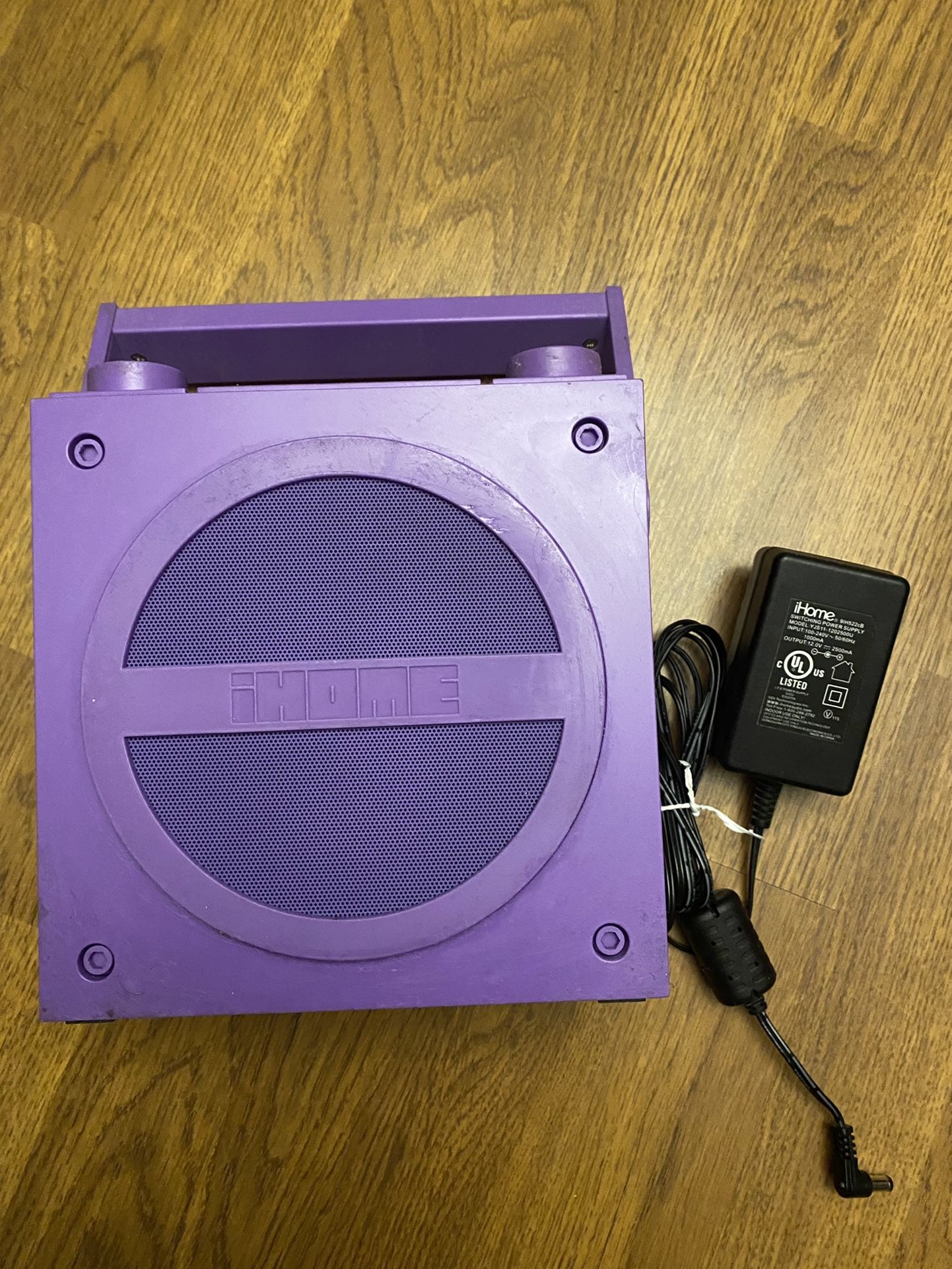 iHome iBT4. Bluetooth, Rechargeable Battery, FM Radio