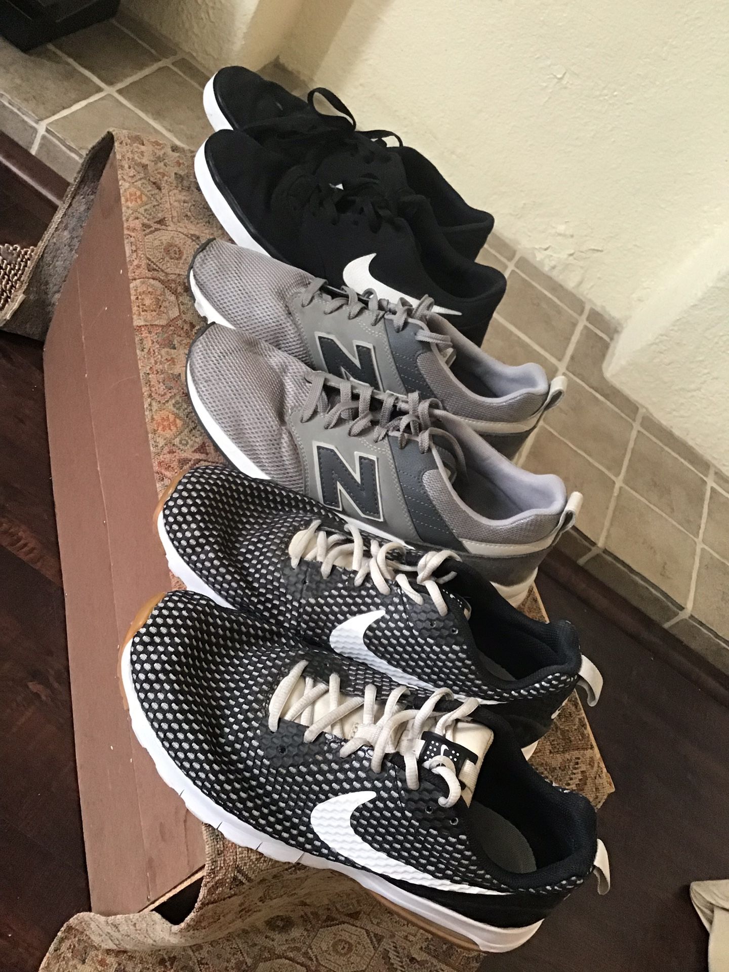 Men’s running shoes Nike bundle Nikes lot