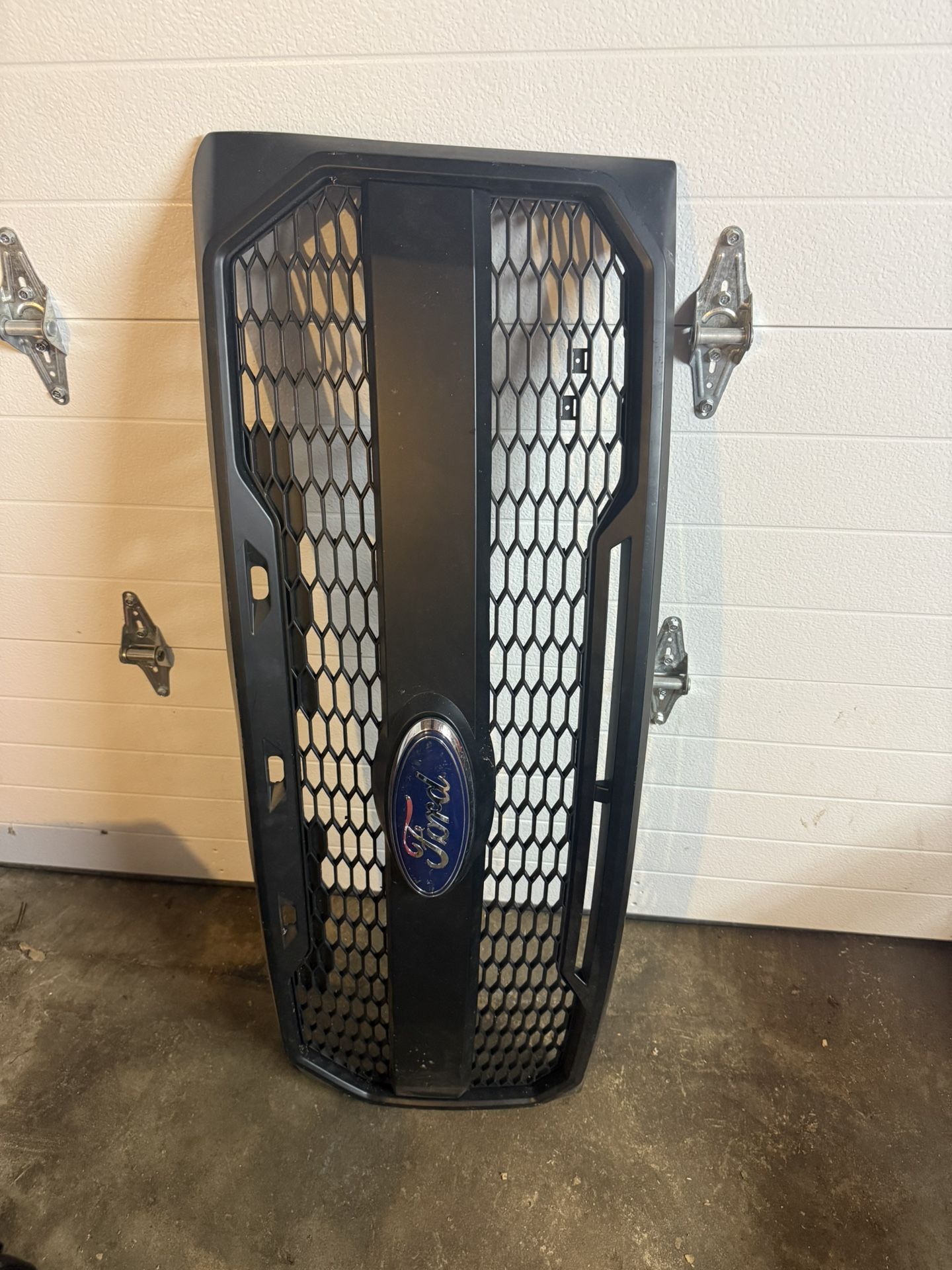 09-14 F150 Red rock Grill (no Lights & Clips)