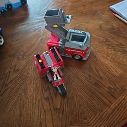 PAW Patrol Marshall's Fire Engine And Rescue Ride. 
