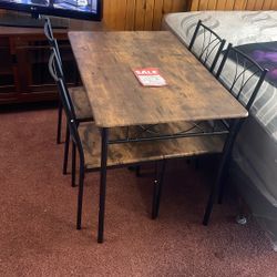 Table sit with four chairs
