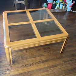 Wood coffee table for glass panes