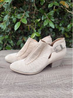 Beige Heeled Ankle Booties – Women’s Size 11