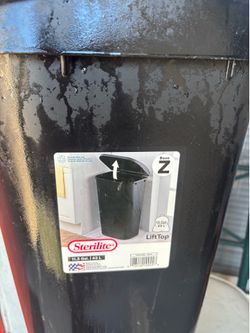 Kitchen trash can 13 gallon w/lid