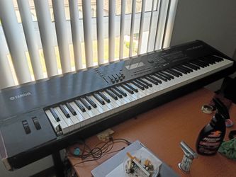 Yamaha S90 ES 88-Key Synthesizer