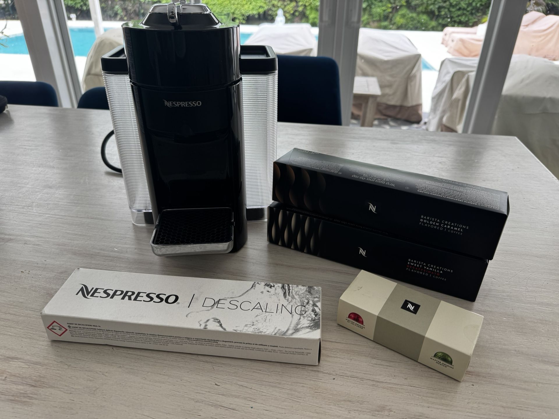 Nespresso Vertuo With 2 Sleeves And Descaling Kit!