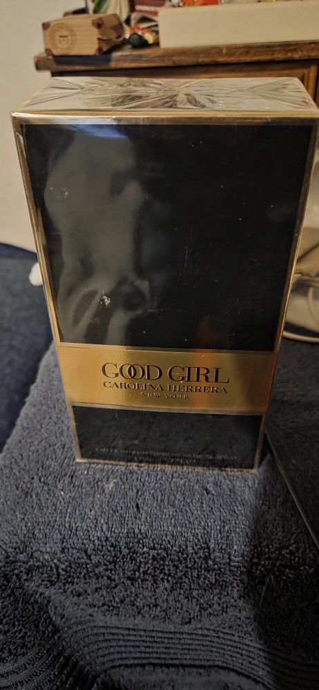 Carolina Herrera Good Gilr