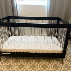 Delta Crib + Waterproof Mattress – Great Condition