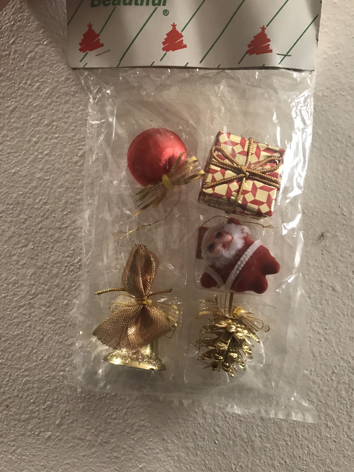 Christmas decorations 2 for 1$