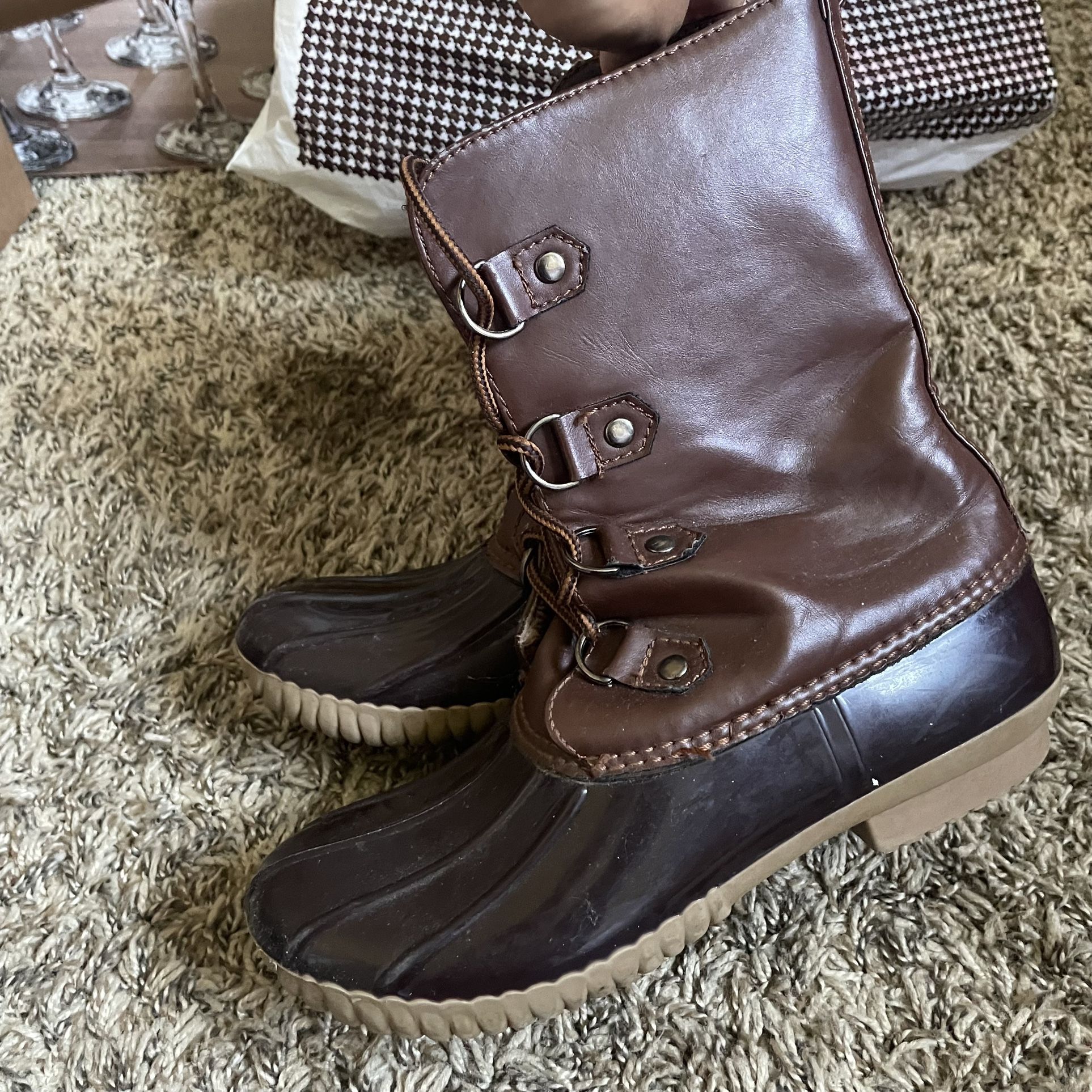 Woman’s Size 6 Rubber Boots