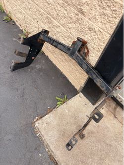Universal Tow hitch mount  assembly