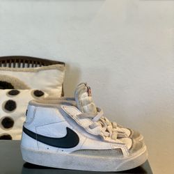 Nike Blazer Mid 77 Sz 8c