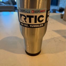 New RTIC 40oz Tumbler with lid