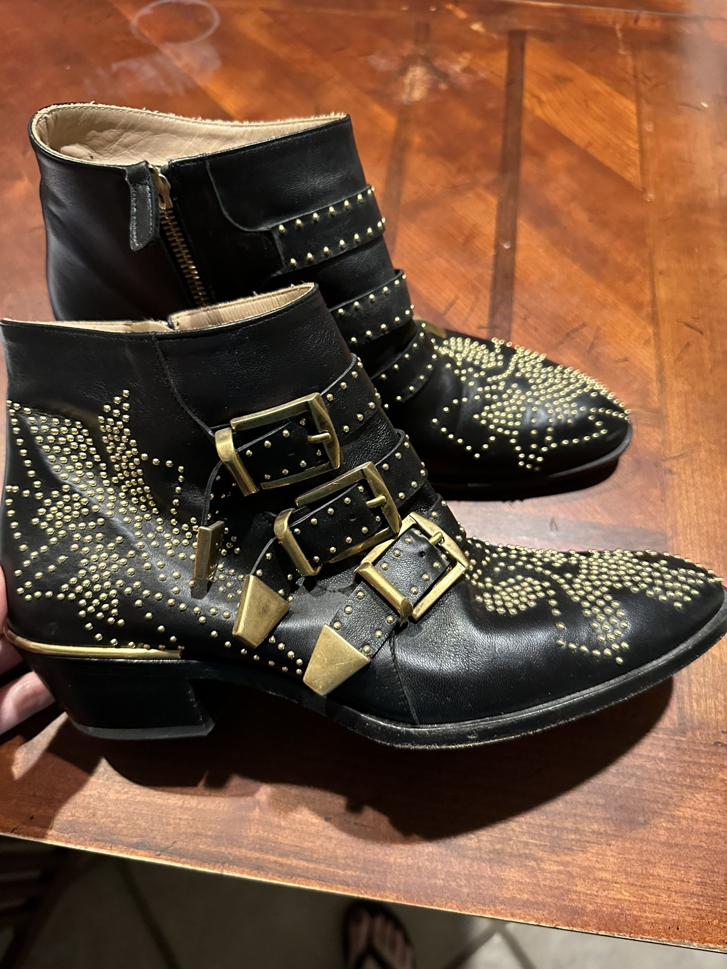 CHLOÉ Susanna studded leather ankle boots