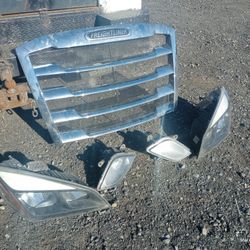 2018 Freightliner cascadia parts & tires