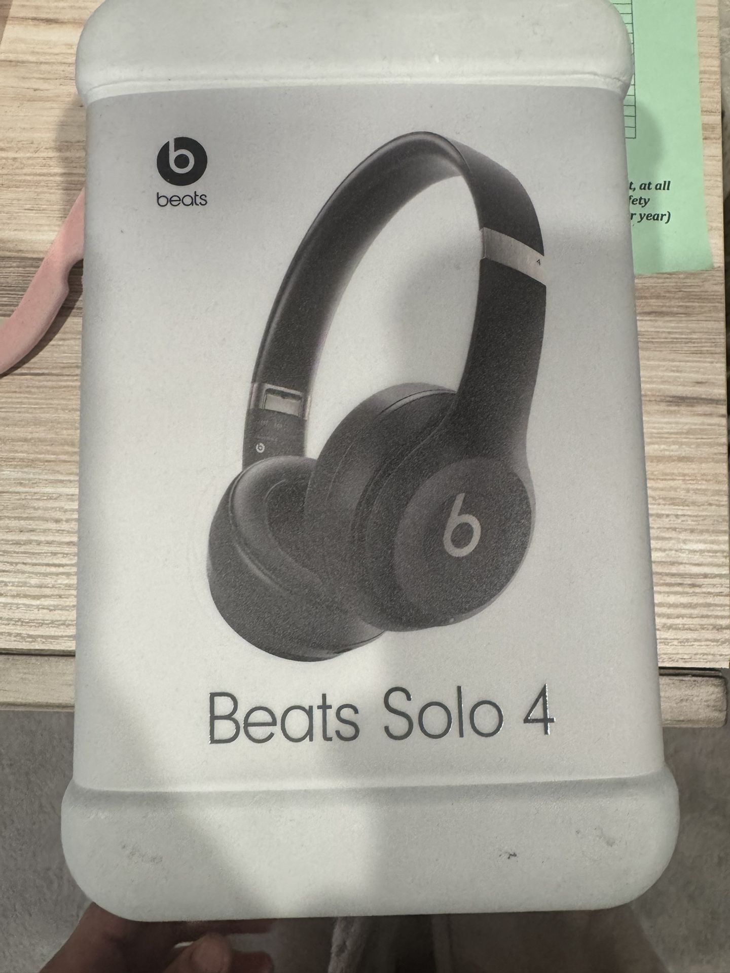 Beats Solo 4 NEW