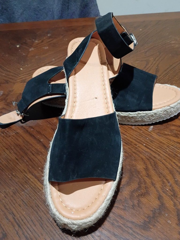 Black sandals, size 9, Brand New