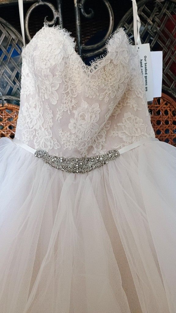 Wedding Dress Designer ALVINA VALENTA Size 6