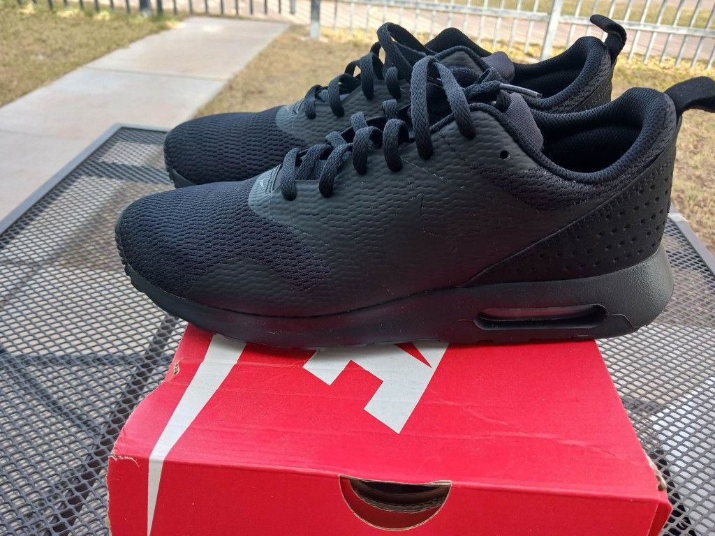 Nike Tavas Triple Black