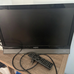 Vizio 22" 1080p LED TV - Like New!