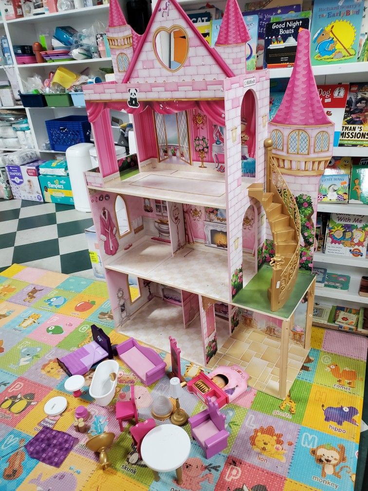 Doll House with Accessories