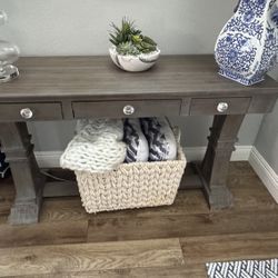 Console entry table