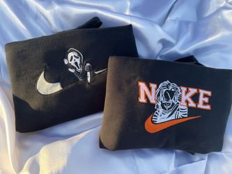 halloween crewnecks/ scream & chucky 