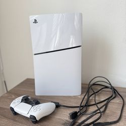 PS5 Disc Edition Bundle - Like New + 2 FREE Games