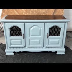 Dog kennel/buffet Table 