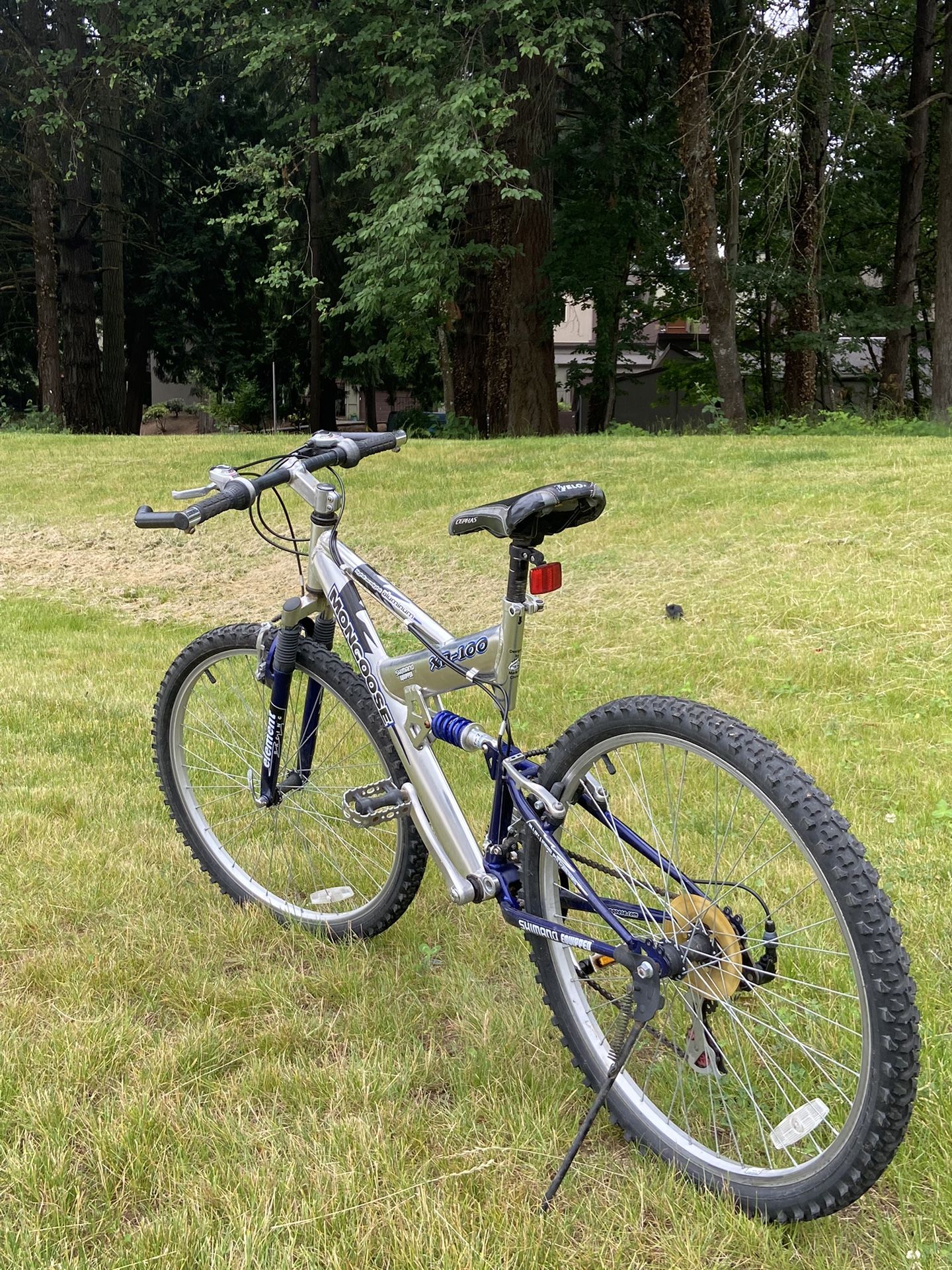 Mongoose woodland mountain bike hotsell