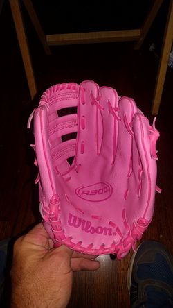 Wilson girls t-ball glove, pink