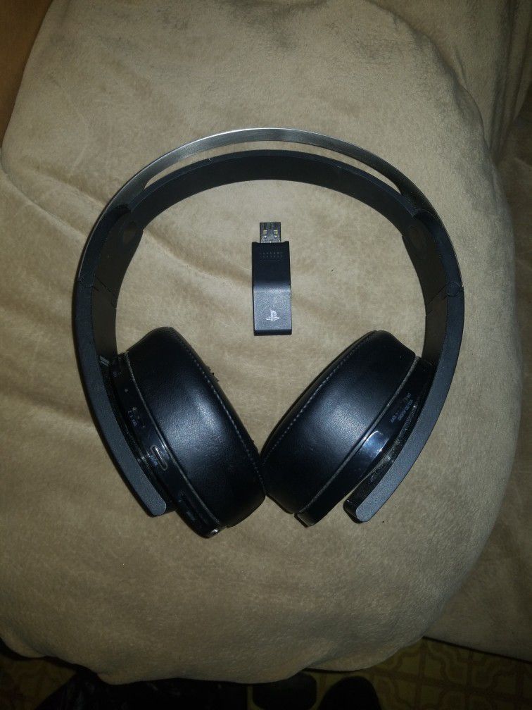 Playstation 4 Platinum Wireless 3D Audio Headset 