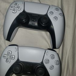 2 PS5 Controllers