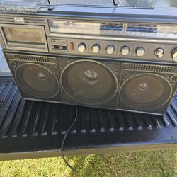 Magnavox Boombox Radio