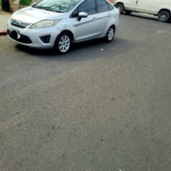 2012 Ford Fiesta 4 Cylinder! Gas Saver! $5000!