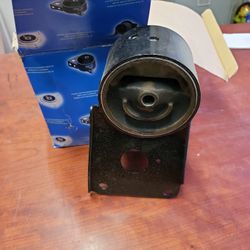 Engine Mount Infiniti/nissian