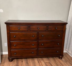 Beautiful Solid Wood 9-Drawer Dresser – Cherry Brown Finish
